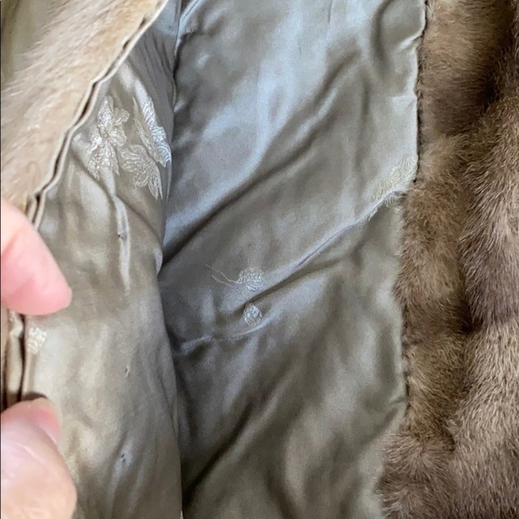 Fur label authority A644638 woman’s cape - Picture 9 of 12